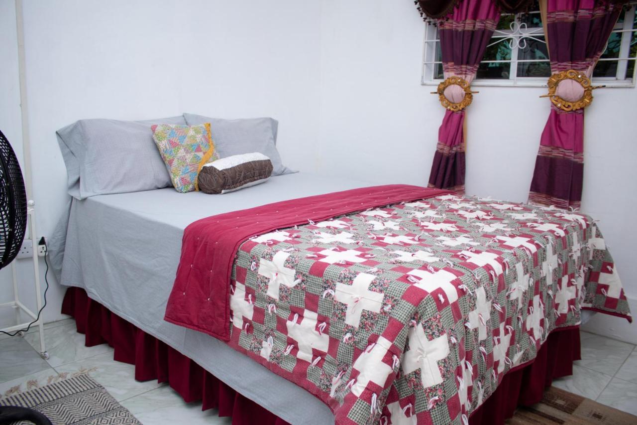 Pri Guest House Arnos Vale Exterior photo